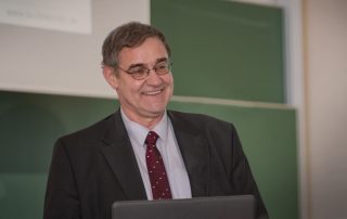 Studiengangsleiter der Fernstudiengänge im Bereich Management Prof. Dr. Uwe Götze